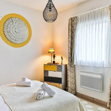 Prázdninový dům Maison Avec Piscine Vacance Saint-Jean-dʼOrbetiers